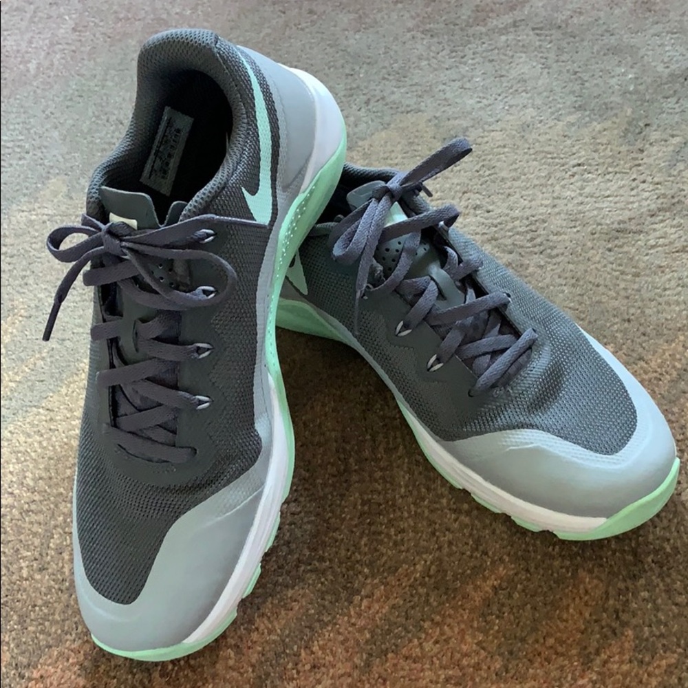 Nike Flywire Sneakers